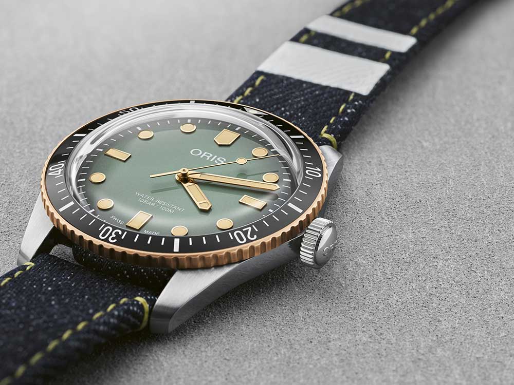 oris divers momotaro closeup